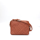 Miss bag media, borsa a tracolla in pelle intrecciata marrone cuoio, prodotta e venduta da Pianigiani handmade leather bags.